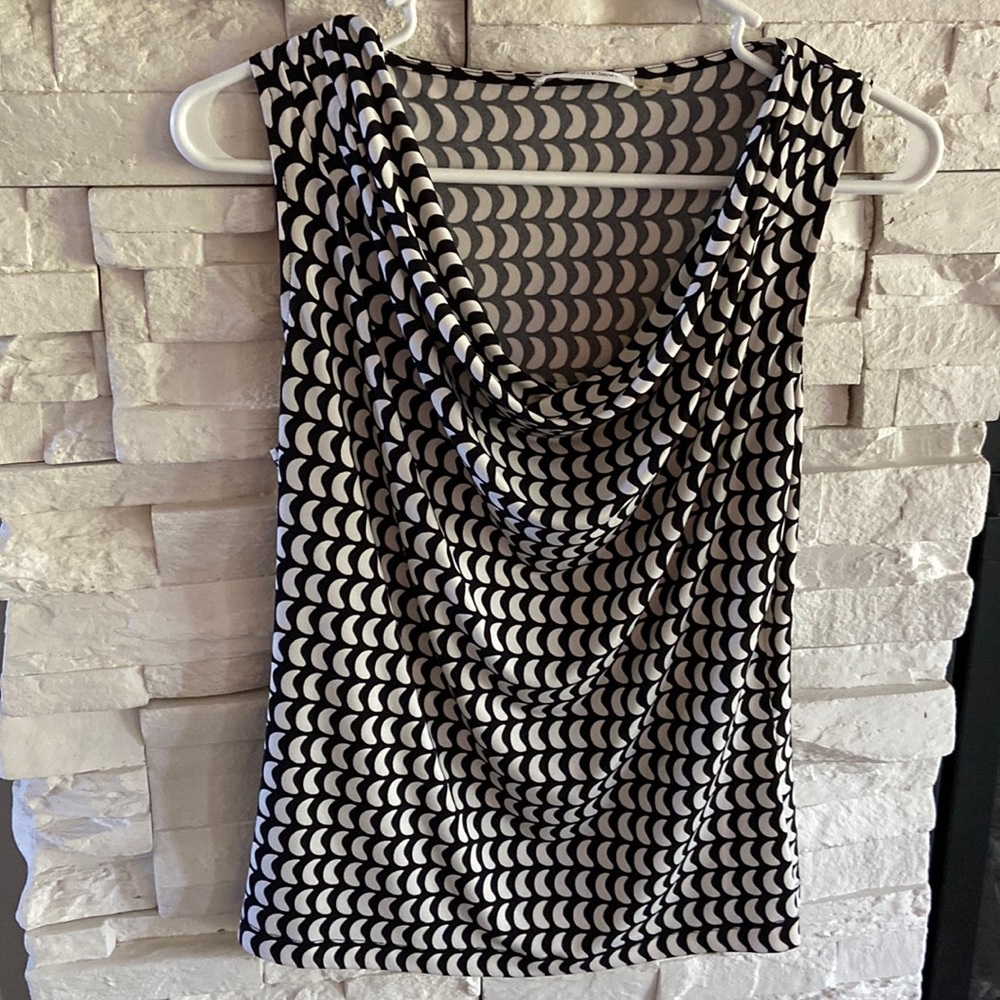 Calvin Klein sleeveless drape neck top in black/white geometric design. Small